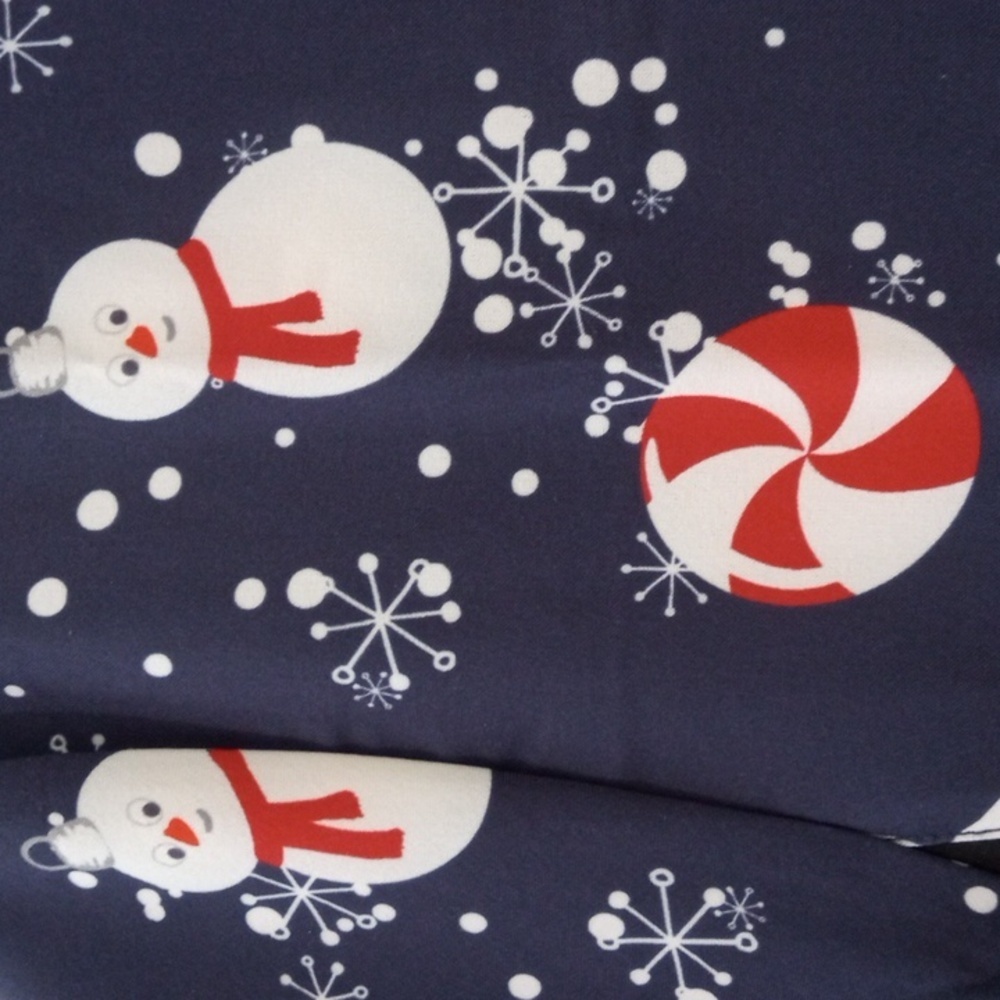 REVEL MEDICAL SCRUB TOP - Navy, Red, White - Candy Canes Snowman SIZE Medium NWT - Picture 5 of 13